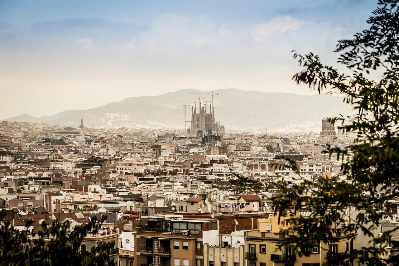 Barcelona, Spain - Image by Michal Jarmoluk en Pixabay
